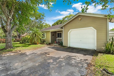 Casa en venta en Miami, Florida, 3 dormitorios, 145.58 m2 № 1927696 - foto 3