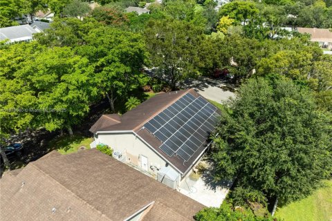 Casa en venta en Miami, Florida, 3 dormitorios, 145.58 m2 № 1927696 - foto 29
