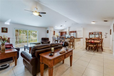 Casa en venta en Miami, Florida, 3 dormitorios, 145.58 m2 № 1927696 - foto 7