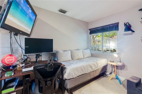 Casa en venta en Miami, Florida, 3 dormitorios, 145.58 m2 № 1927696 - foto 18