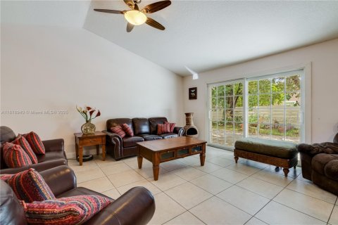 Casa en venta en Miami, Florida, 3 dormitorios, 145.58 m2 № 1927696 - foto 10