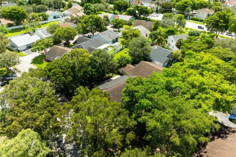Casa en venta en Miami, Florida, 3 dormitorios, 145.58 m2 № 1927696 - foto 28
