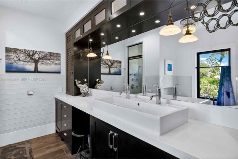 House in Miami, Florida 3 bedrooms, 297.29 sq.m. № 2152999 - photo 26