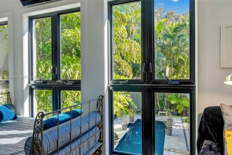 House in Miami, Florida 3 bedrooms, 297.29 sq.m. № 2152999 - photo 24