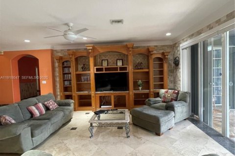 Casa en alquiler en Hallandale Beach, Florida, 3 dormitorios, 180.32 m2 № 1984586 - foto 17