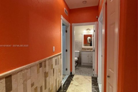 Casa en alquiler en Hallandale Beach, Florida, 3 dormitorios, 180.32 m2 № 1984586 - foto 21