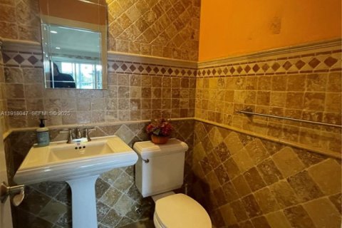 Casa en alquiler en Hallandale Beach, Florida, 3 dormitorios, 180.32 m2 № 1984586 - foto 20