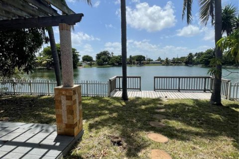 Casa en alquiler en Hallandale Beach, Florida, 3 dormitorios, 180.32 m2 № 1984586 - foto 28