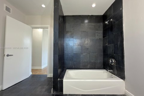 House in Fort Lauderdale, Florida 3 bedrooms, 100.71 sq.m. № 2069420 - photo 15