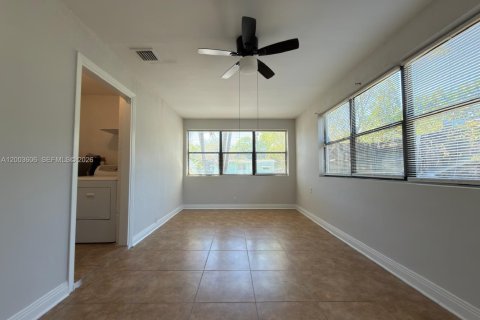 House in Fort Lauderdale, Florida 3 bedrooms, 100.71 sq.m. № 2069420 - photo 17