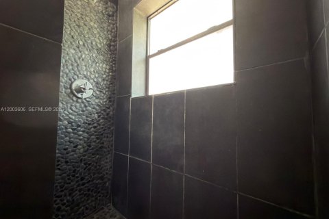 House in Fort Lauderdale, Florida 3 bedrooms, 100.71 sq.m. № 2069420 - photo 10