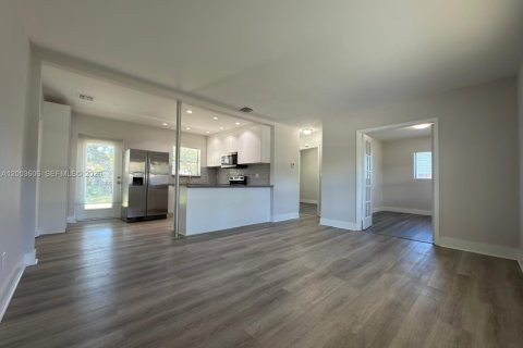 House in Fort Lauderdale, Florida 3 bedrooms, 100.71 sq.m. № 2069420 - photo 2