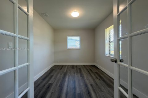 House in Fort Lauderdale, Florida 3 bedrooms, 100.71 sq.m. № 2069420 - photo 7