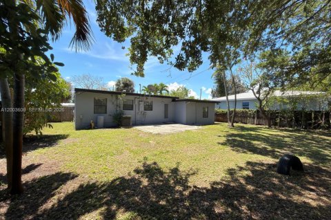 House in Fort Lauderdale, Florida 3 bedrooms, 100.71 sq.m. № 2069420 - photo 20