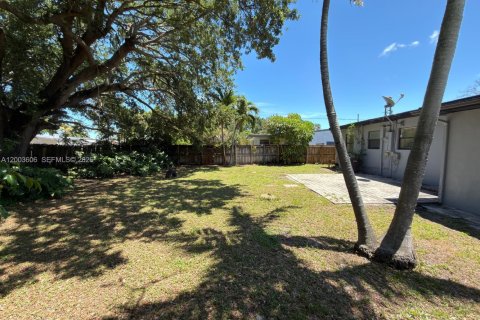 House in Fort Lauderdale, Florida 3 bedrooms, 100.71 sq.m. № 2069420 - photo 25