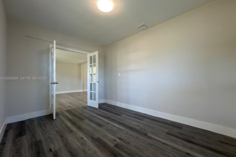 House in Fort Lauderdale, Florida 3 bedrooms, 100.71 sq.m. № 2069420 - photo 8