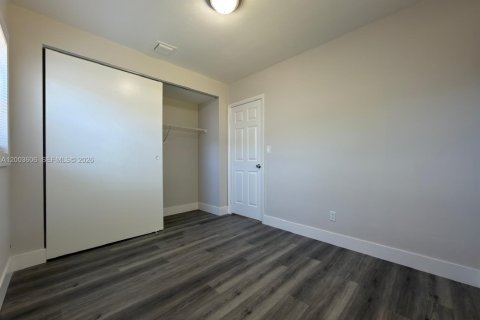 House in Fort Lauderdale, Florida 3 bedrooms, 100.71 sq.m. № 2069420 - photo 12