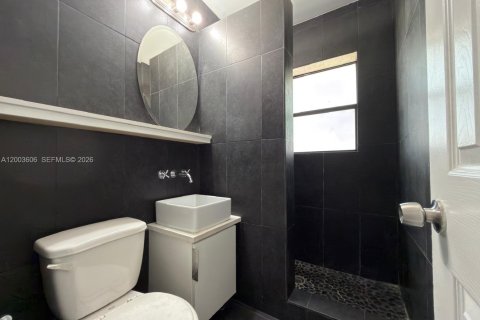 House in Fort Lauderdale, Florida 3 bedrooms, 100.71 sq.m. № 2069420 - photo 9