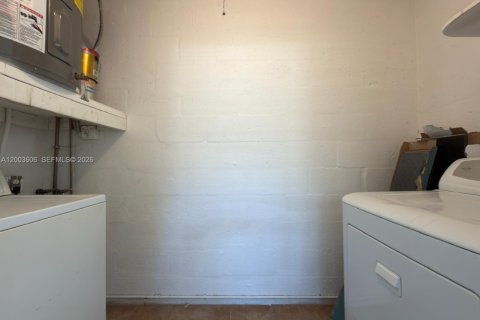 House in Fort Lauderdale, Florida 3 bedrooms, 100.71 sq.m. № 2069420 - photo 19