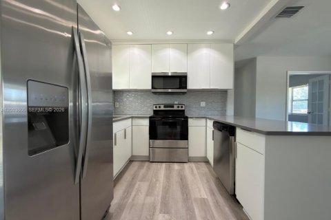 House in Fort Lauderdale, Florida 3 bedrooms, 100.71 sq.m. № 2069420 - photo 6