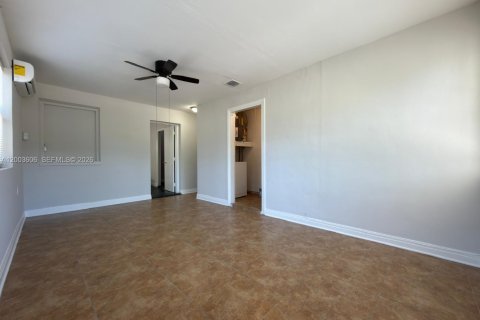 House in Fort Lauderdale, Florida 3 bedrooms, 100.71 sq.m. № 2069420 - photo 18