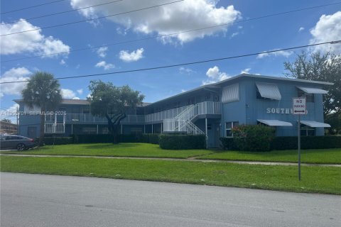 Condominio en Hollywood, Florida, 2 dormitorios  № 2056619