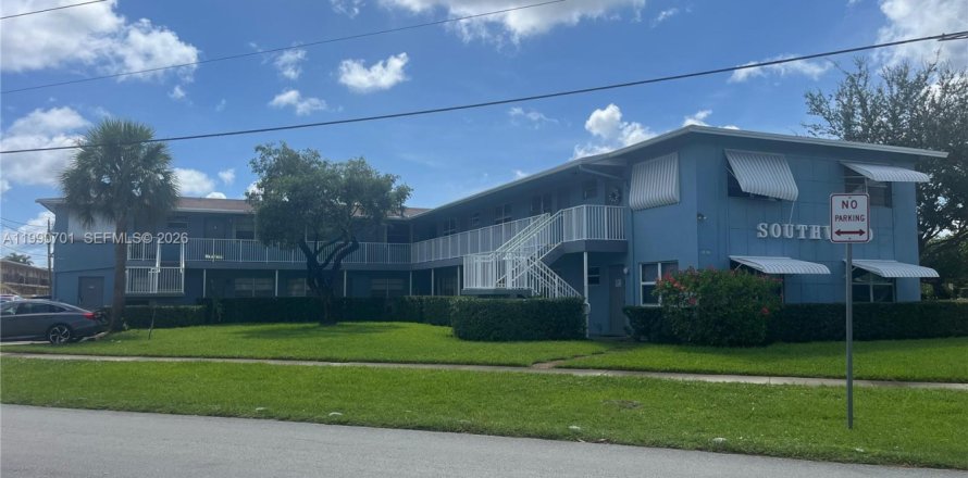 Condominio en Hollywood, Florida, 2 dormitorios  № 2056619