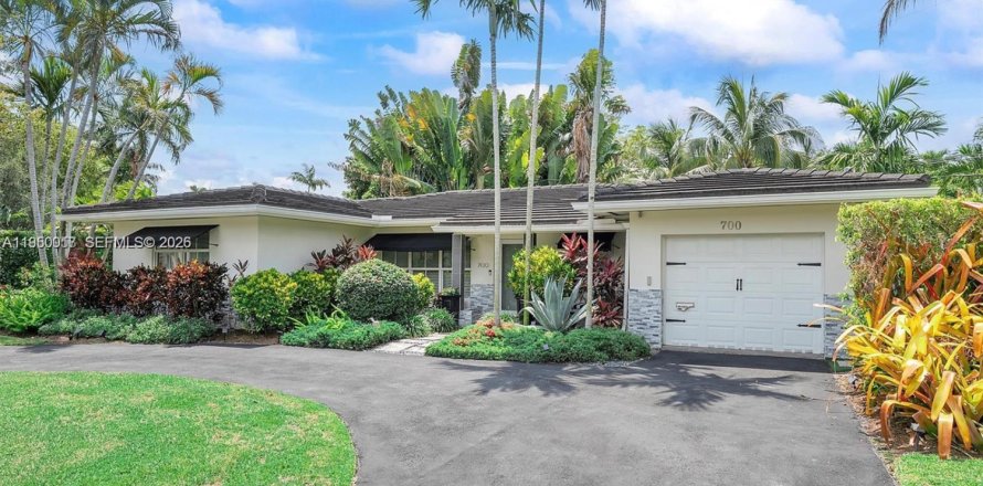 Дом в Корал-Гейблс, Флорида 3 спальни, 146.69м2 № 2005734