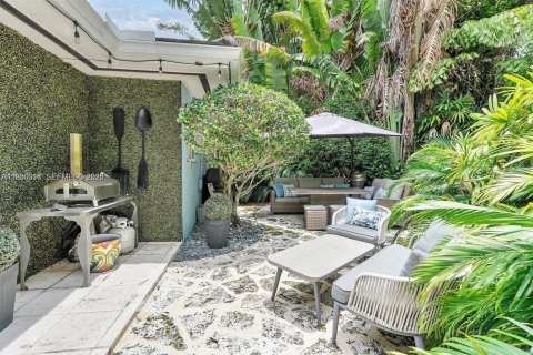 Снять в аренду виллу или дом в Корал-Гейблс, Флорида 3 спальни, 146.69м2, № 2005734 - фото 14