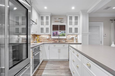 Снять в аренду виллу или дом в Корал-Гейблс, Флорида 3 спальни, 146.69м2, № 2005734 - фото 4