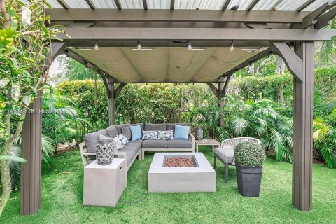 Снять в аренду виллу или дом в Корал-Гейблс, Флорида 3 спальни, 146.69м2, № 2005734 - фото 15