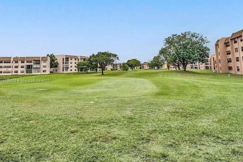 Copropriété à vendre à Sunrise, Floride: 2 chambres, 127.28 m2 № 1726728 - photo 14