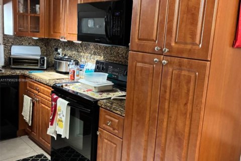 Copropriété à vendre à Sunrise, Floride: 2 chambres, 127.28 m2 № 1726728 - photo 4