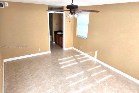 Copropriété à vendre à Sunrise, Floride: 2 chambres, 127.28 m2 № 1726728 - photo 16