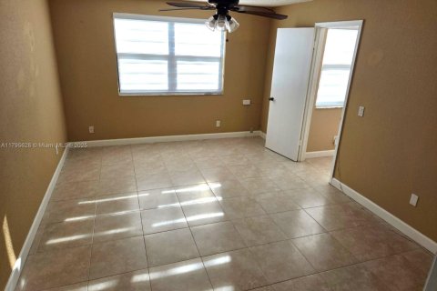 Copropriété à vendre à Sunrise, Floride: 2 chambres, 127.28 m2 № 1726728 - photo 15