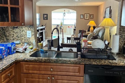 Copropriété à vendre à Sunrise, Floride: 2 chambres, 127.28 m2 № 1726728 - photo 5