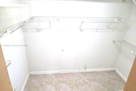 Copropriété à vendre à Sunrise, Floride: 2 chambres, 127.28 m2 № 1726728 - photo 17