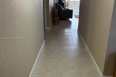 Copropriété à vendre à Sunrise, Floride: 2 chambres, 127.28 m2 № 1726728 - photo 9