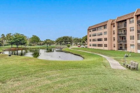 Copropriété à vendre à Sunrise, Floride: 2 chambres, 127.28 m2 № 1726728 - photo 2