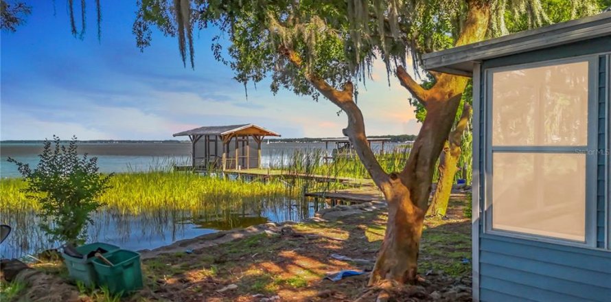 House in Eustis, Florida 3 bedrooms, 212.37 sq.m. № 1742758