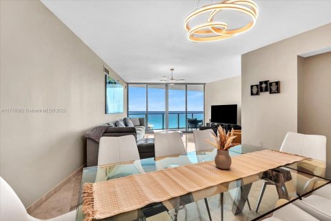 Condo in Hollywood, Florida, 3 bedrooms  № 1698151 - photo 7