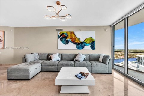 Condo in Hollywood, Florida, 3 bedrooms  № 1698151 - photo 15