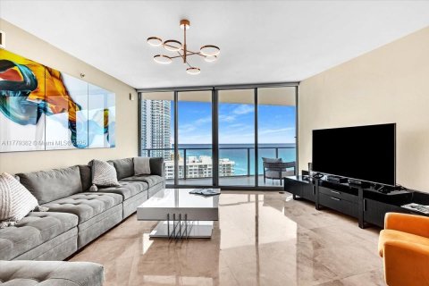 Condo in Hollywood, Florida, 3 bedrooms  № 1698151 - photo 10