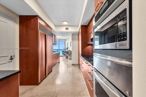 Condo in Hollywood, Florida, 3 bedrooms  № 1698151 - photo 17