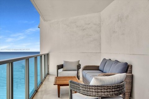 Condo in Hollywood, Florida, 3 bedrooms  № 1698151 - photo 24