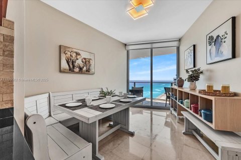 Condo in Hollywood, Florida, 3 bedrooms  № 1698151 - photo 23