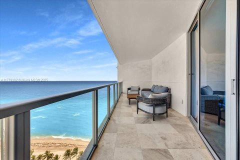 Condo in Hollywood, Florida, 3 bedrooms  № 1698151 - photo 16