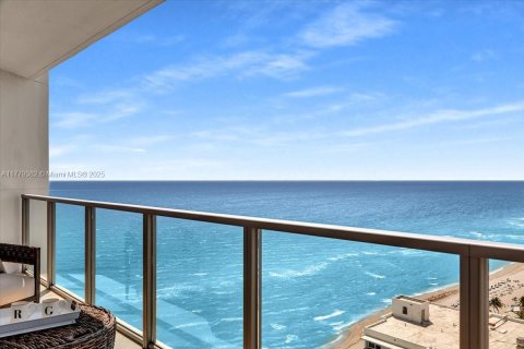 Condo in Hollywood, Florida, 3 bedrooms  № 1698151 - photo 30