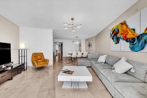 Condo in Hollywood, Florida, 3 bedrooms  № 1698151 - photo 12