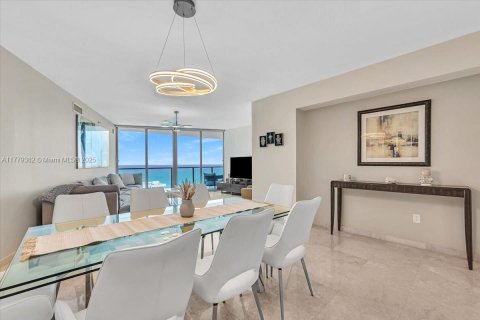 Condo in Hollywood, Florida, 3 bedrooms  № 1698151 - photo 2
